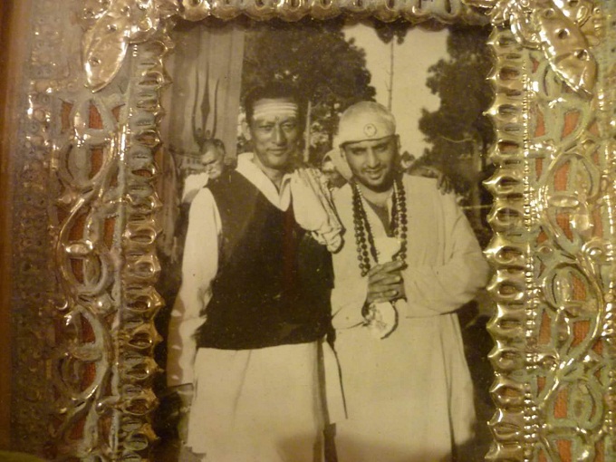 Молодой Адитья Капур и Гуру Мунираджи.jpg